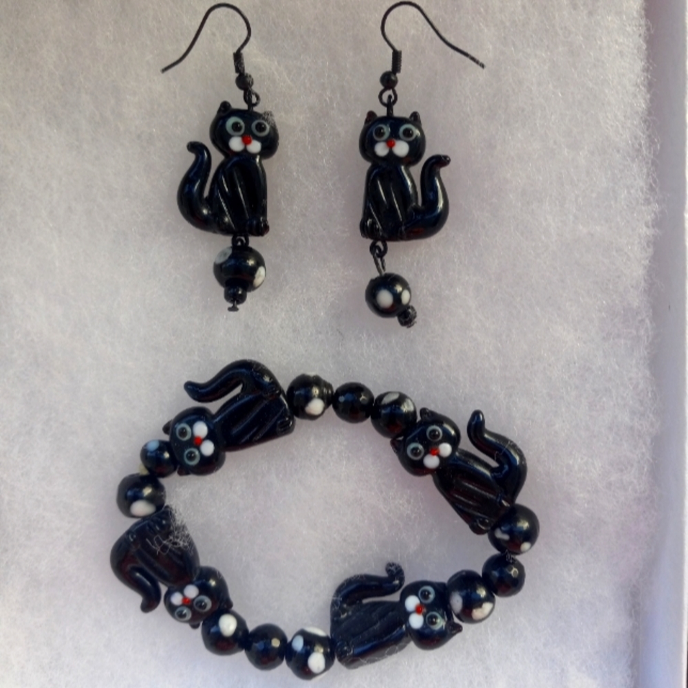 Black Cat Set, Necklace, Earrings & a Bracelet. Glass Beads NEW